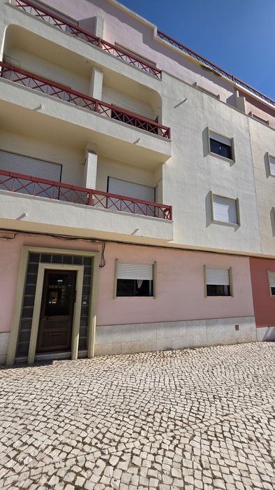 T2 baixa da banheira 107 m2.