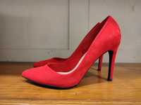 Sapatos de salto vermelhos Bershka