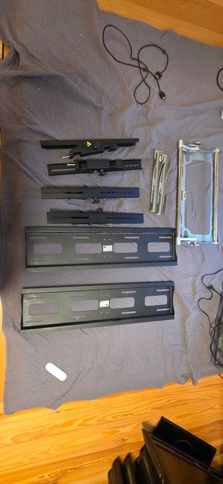 Telewizor 37 cali LG FullHD + wieszak na ścianę