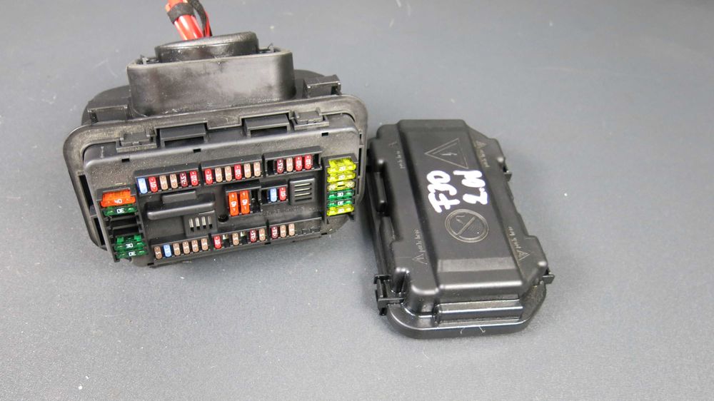 BMW 3 F30 2.0d 184km skrzynka bezpieczników