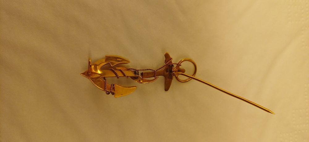 Alfinete de ouro