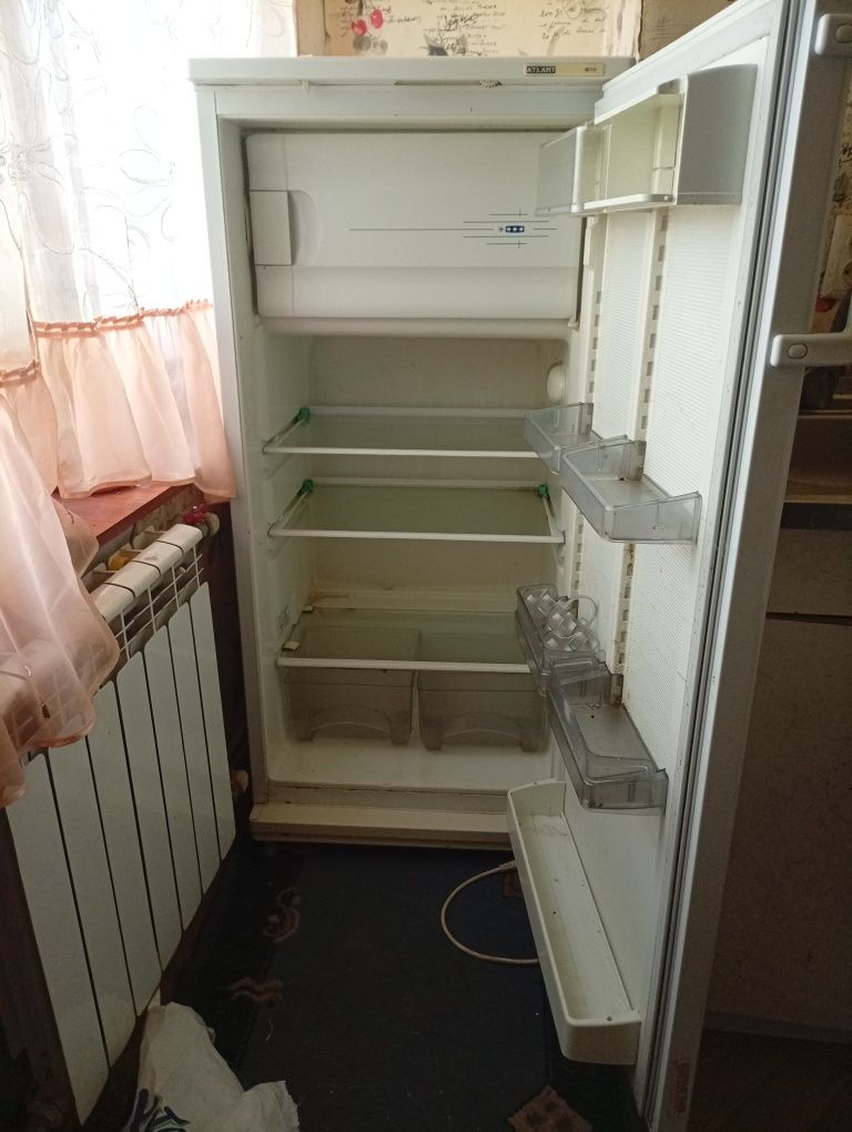 Холодильник б/в робочий