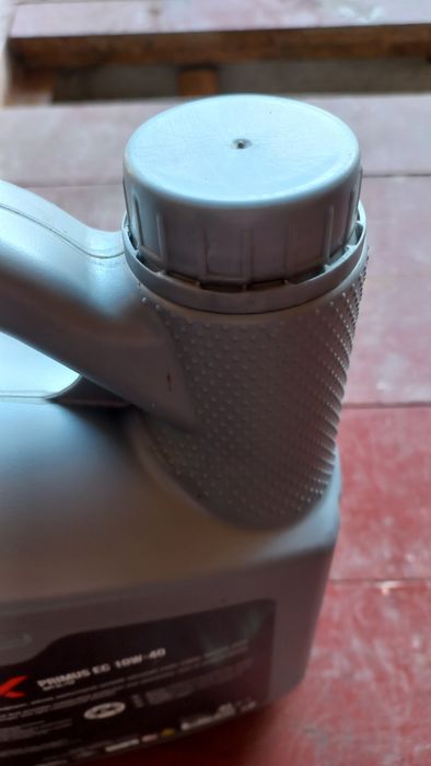 Моторна олива 10w-40