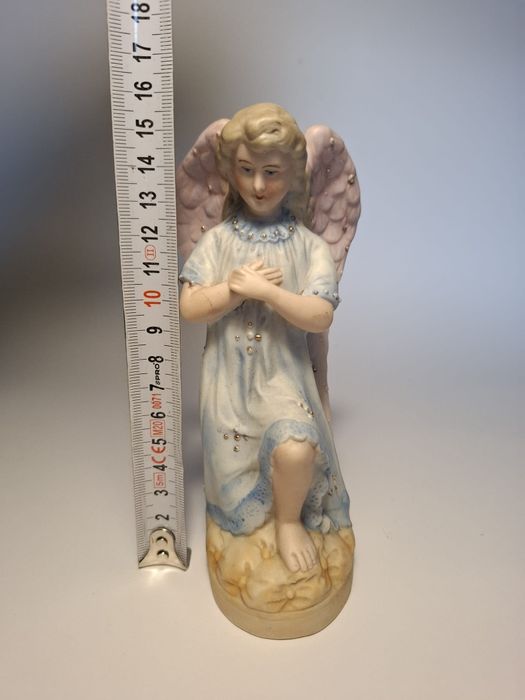 Figurka anioł biskwit