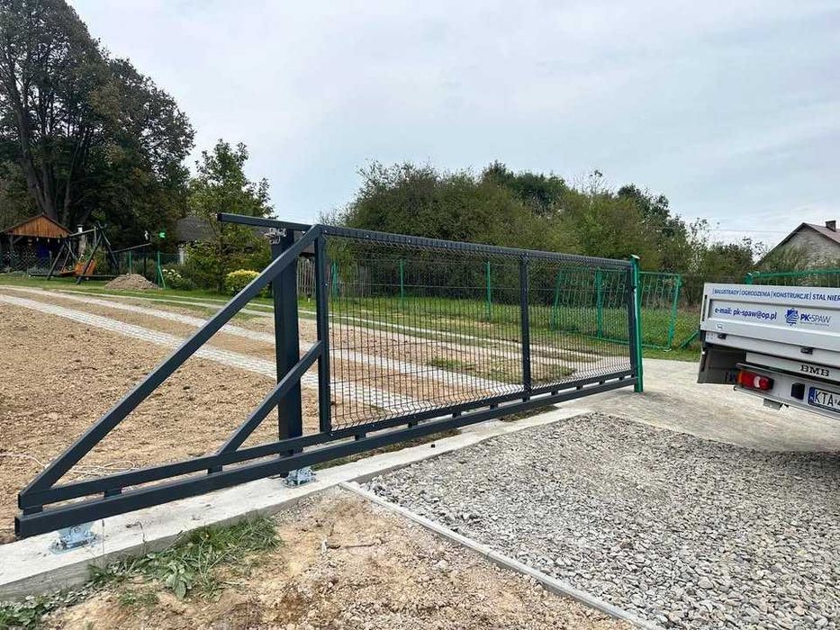 BRAMA PRZESUWNA 4m wypełniona panelem ogrodzeniowym