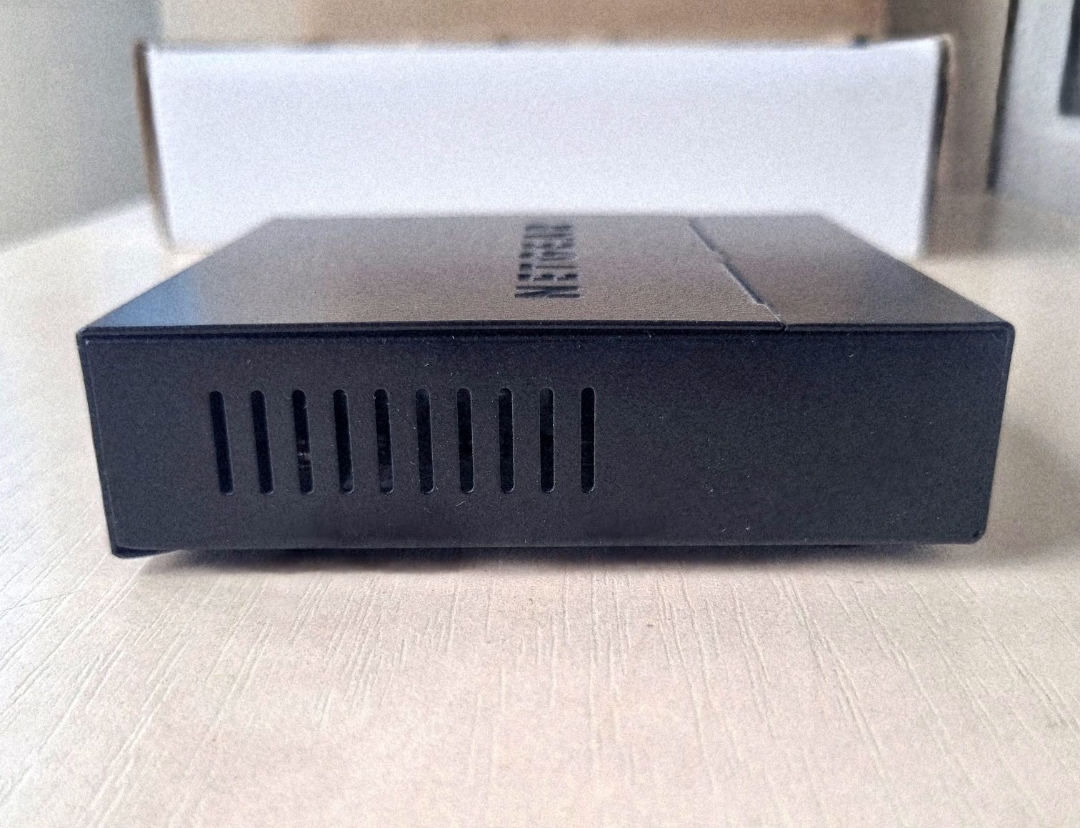 Комутатор Netgear GS305