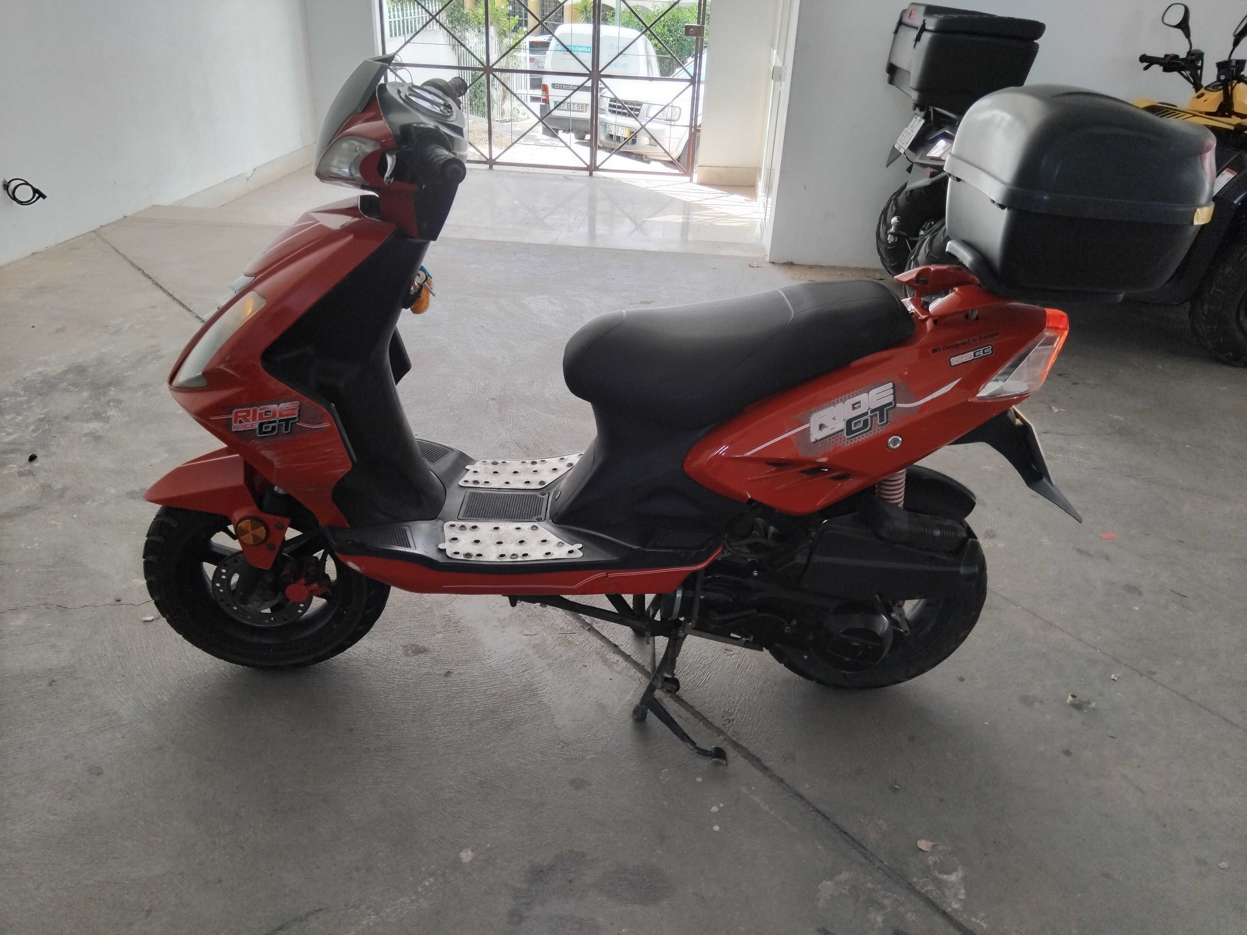 Scooter 125 cc a 4 tempos