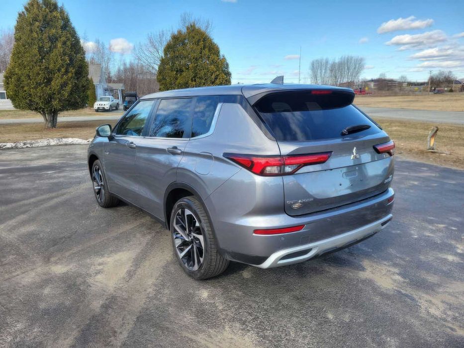 Mitsubishi Outlander PHEV SE      2023