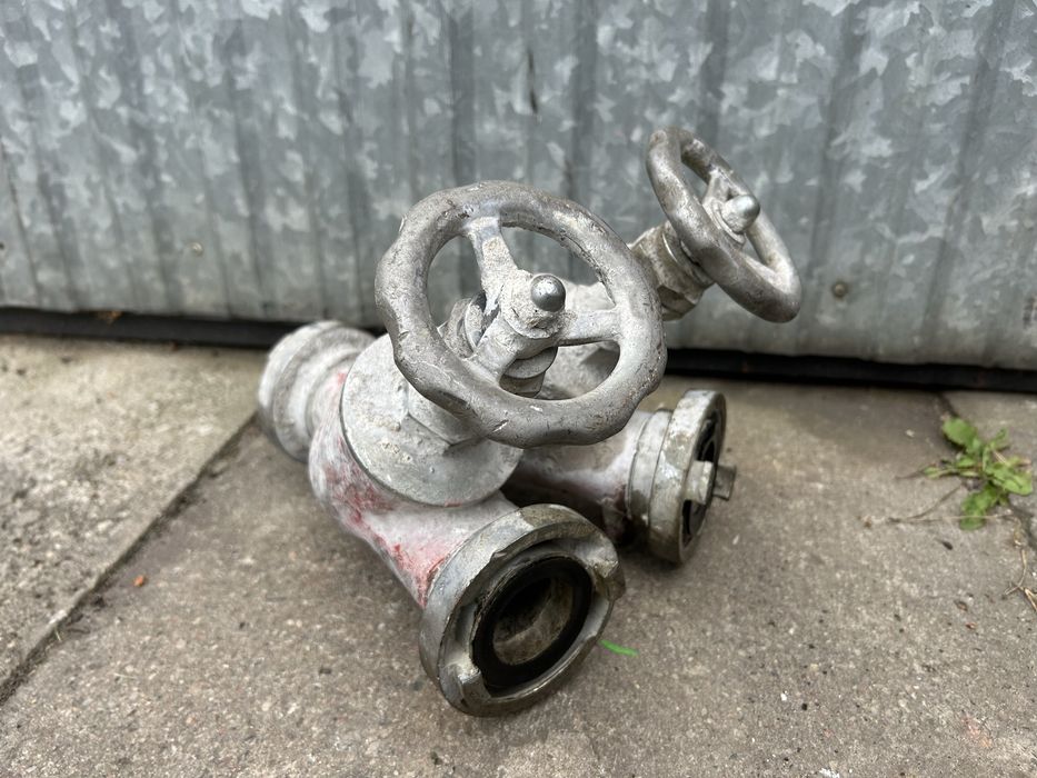 Rozdzielacz strażacki do hydrantu