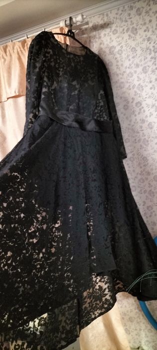 Сукні. Святкові  , дуже гарні , великого розміру