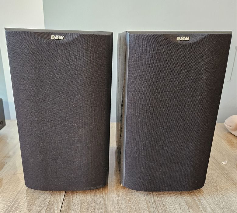 Głośniki to model Bowers & Wilkins DM601 S2