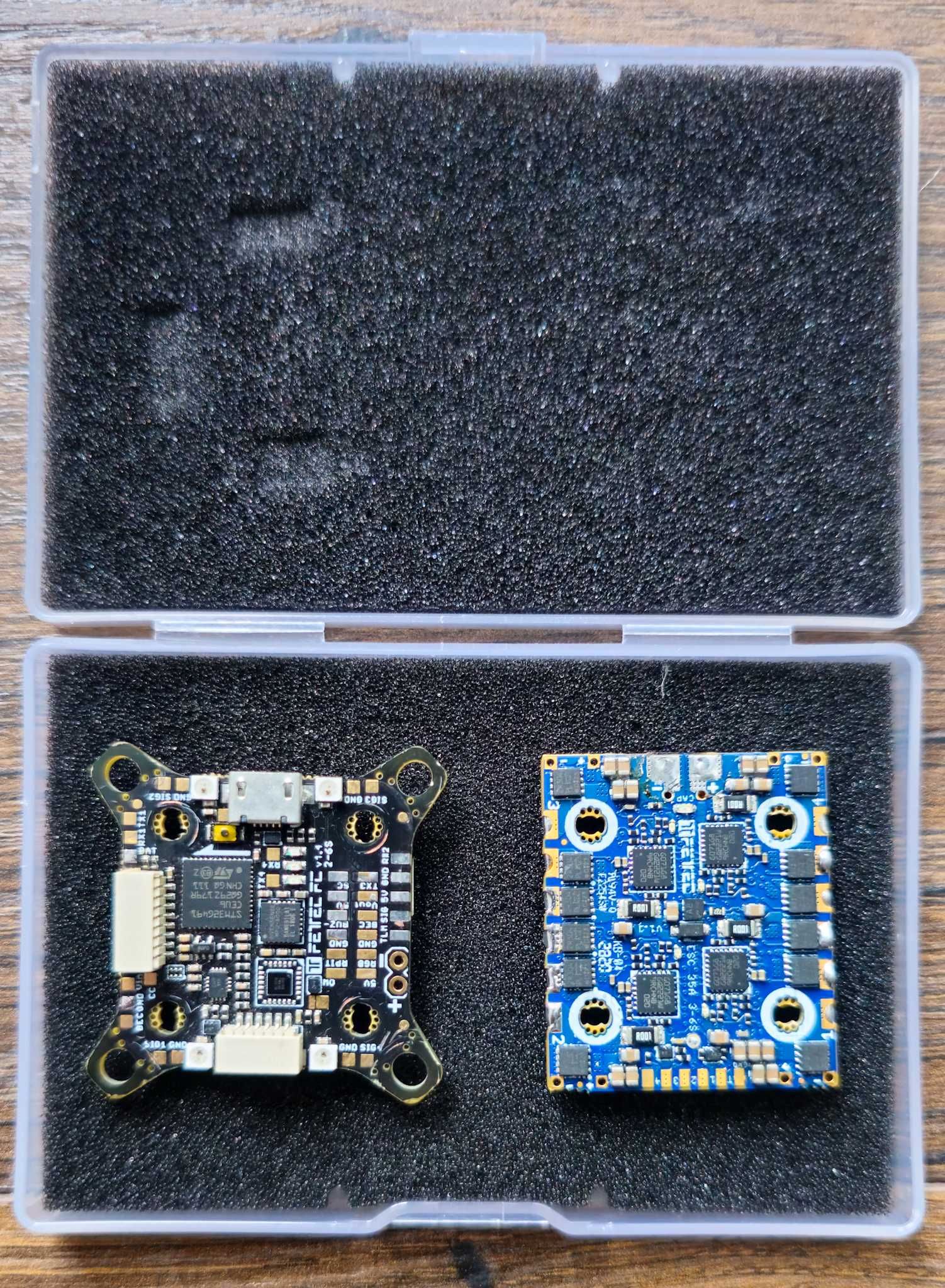 Kontroller FETtec KISS FC G4 + Regulator 4in1 ESC 35A