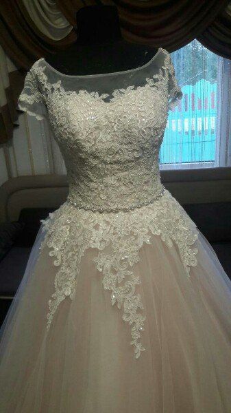 Весільна сукня кольору "пудра"