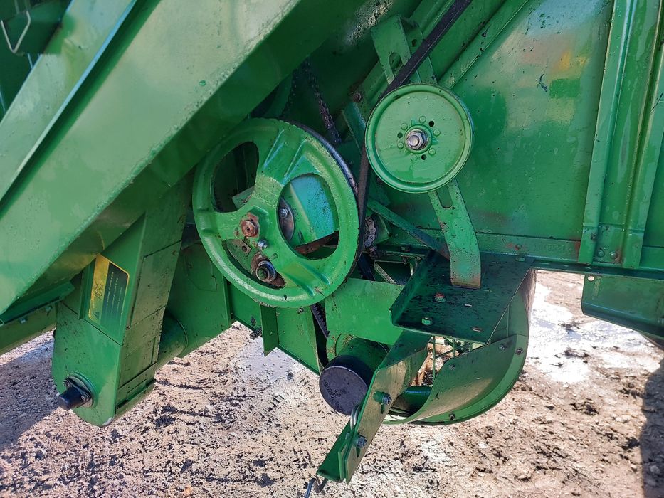 Комбайн john deere 1042 техніка в  доглянутому стані