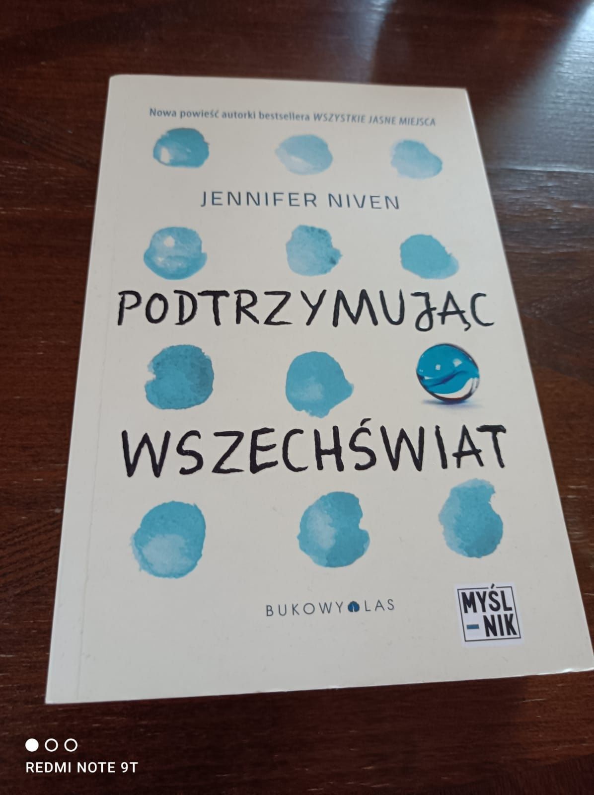Powieść Podtrzymując wszechświat