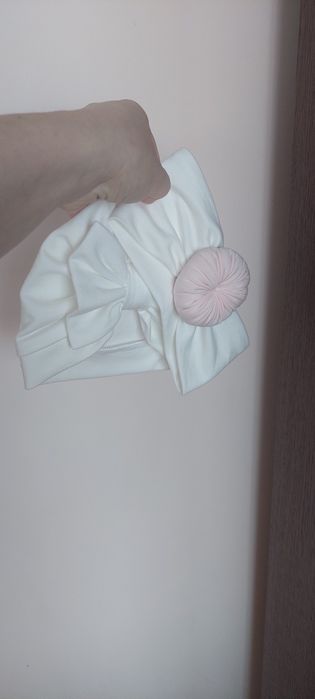 Шапочки для новонароджених дві купуєте третя в подарунок