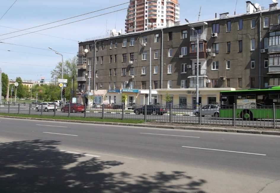 Продаж 2 к.квартири на пр. Науки з високими стелями.