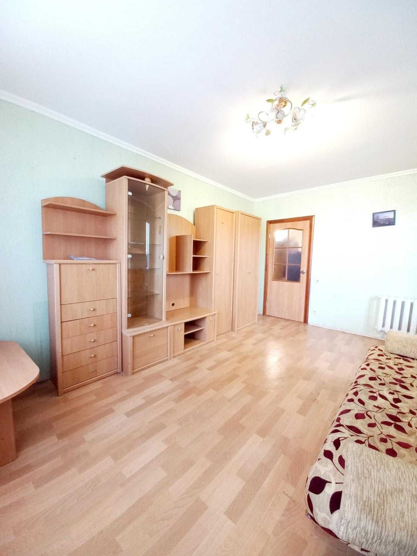 Ахматової 28, простора 3к квартира , м Позняки 15 хв, ТОРГ !