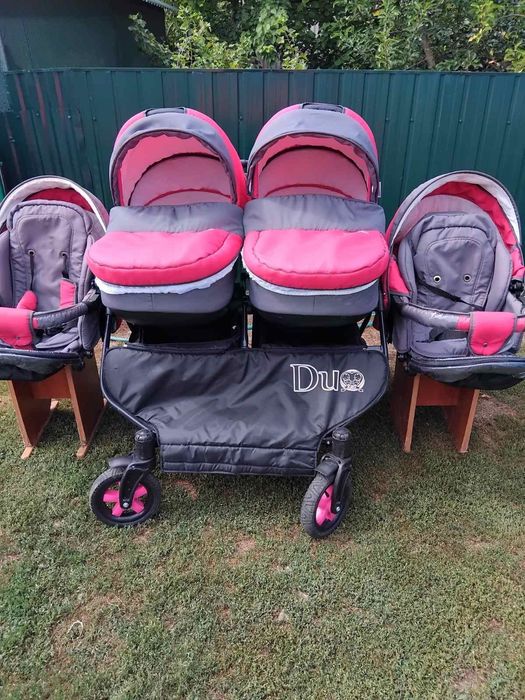 Коляска для двійні.
