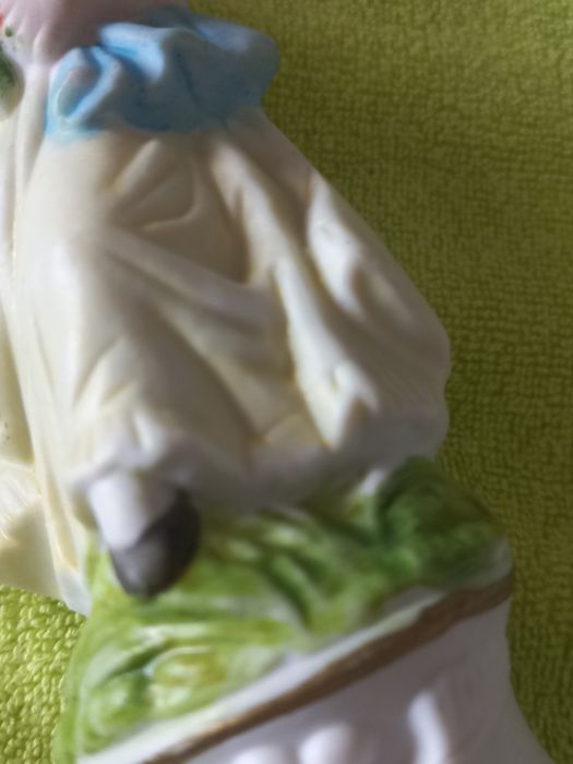 Figurka Kobieta, porcelana biskwitowa
