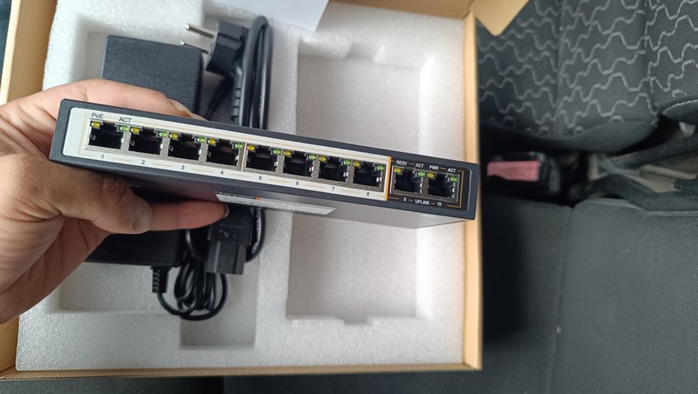 Switch PoE 10 Portas (8 portas + 2 portas de Uplink)64737890731907120