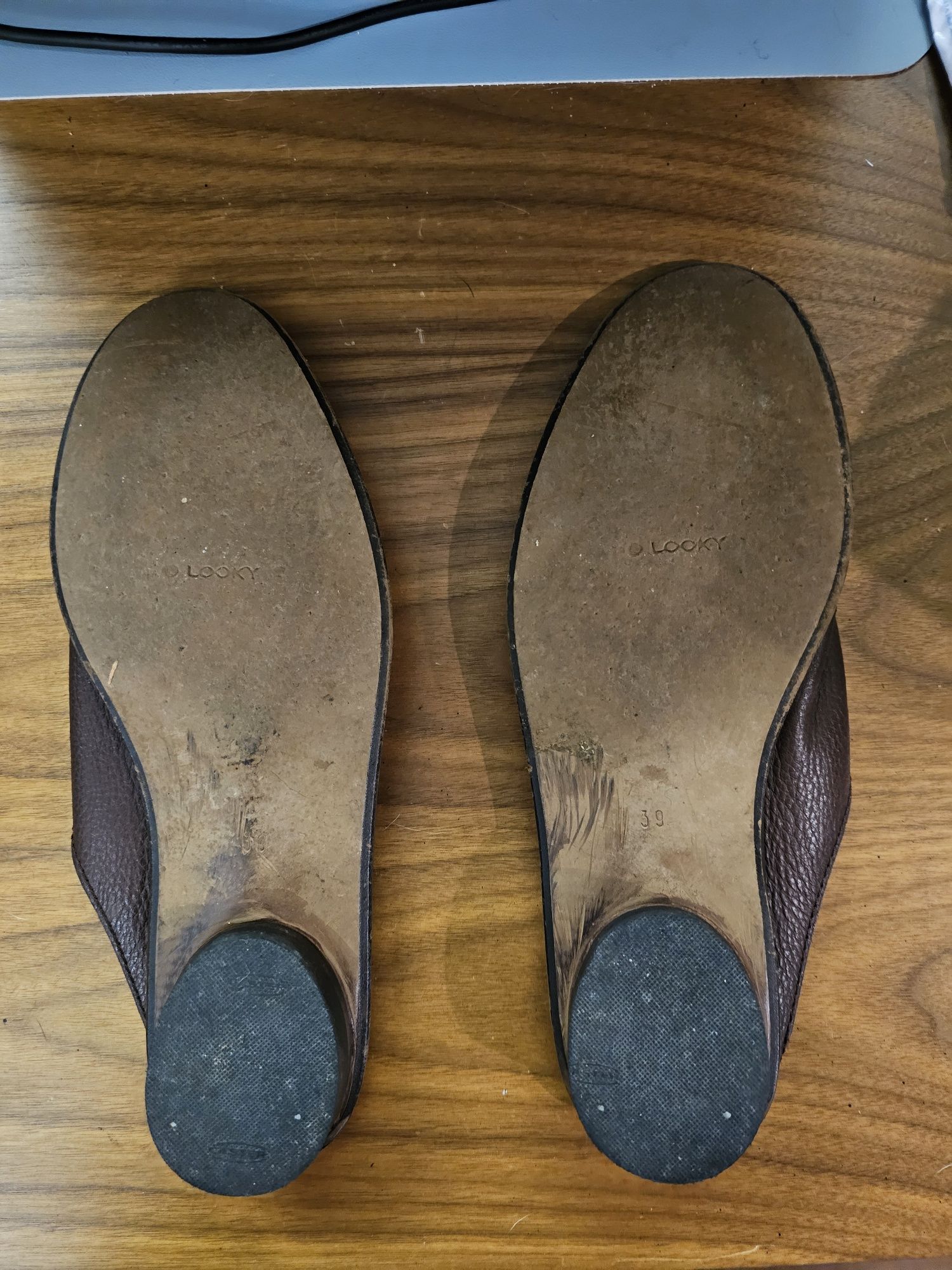 Sandálias chinelo em pele