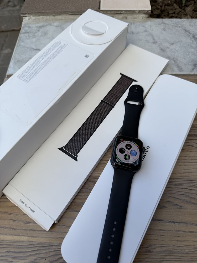 Apple watch SE 44mm space gray