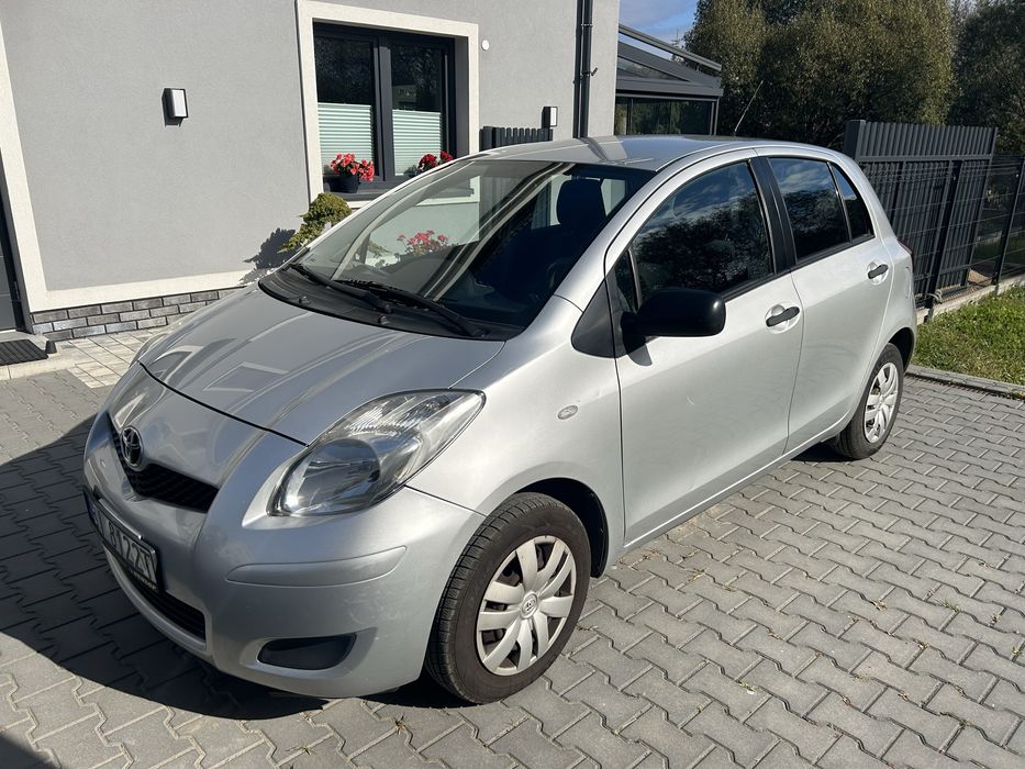 Toyota Yaris srebrne