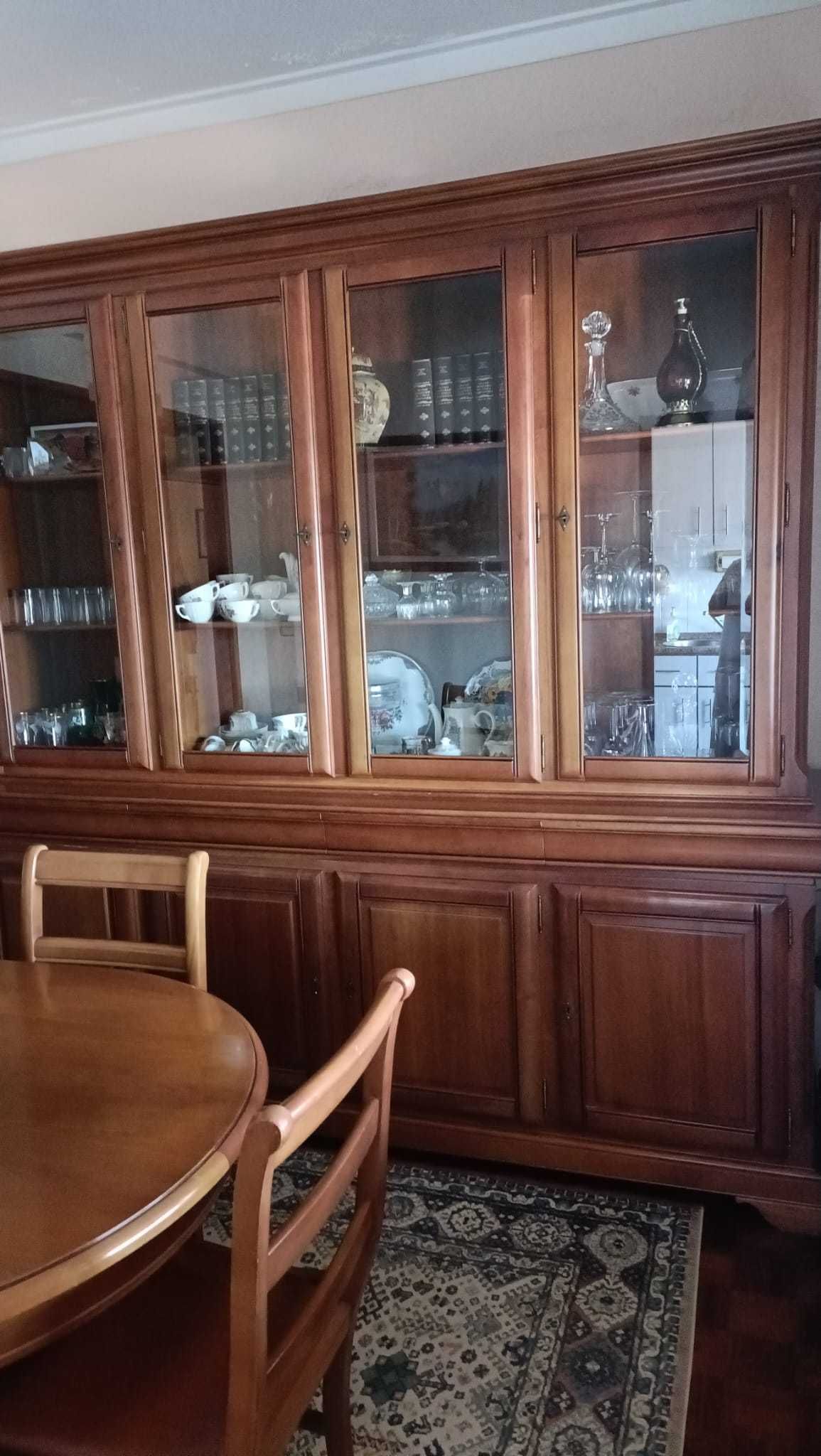 Sala de jantar completa em cerejeira