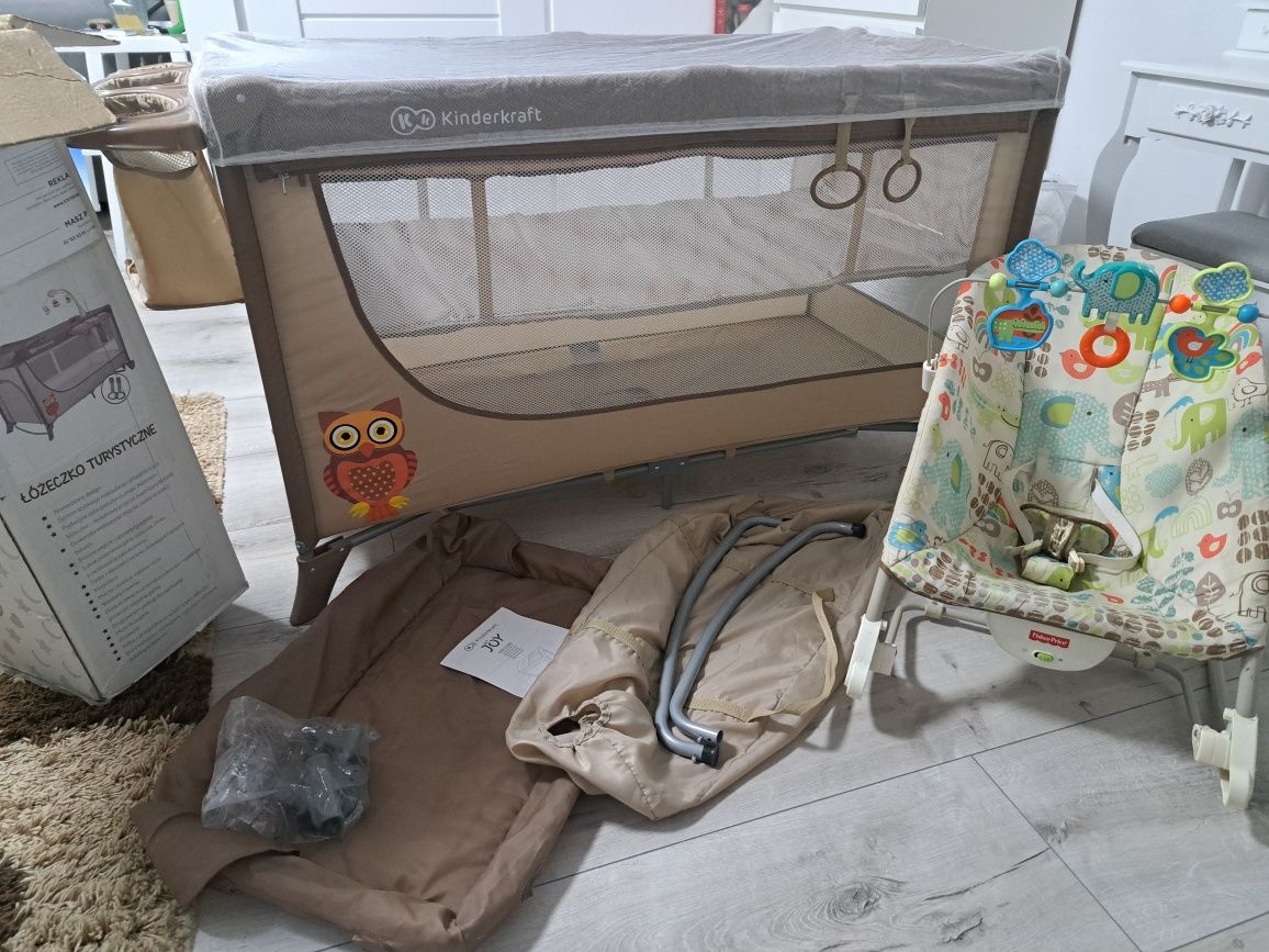 Łóżeczko turystyczne Kinderkraft + leżaczek FisherPrice