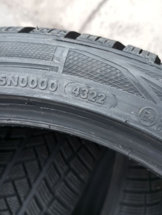 Sprzedam opony zdjęte z nowego samochodu 225/40 r18 Vredestein