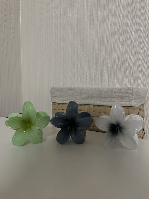 Заколка-краб квітка