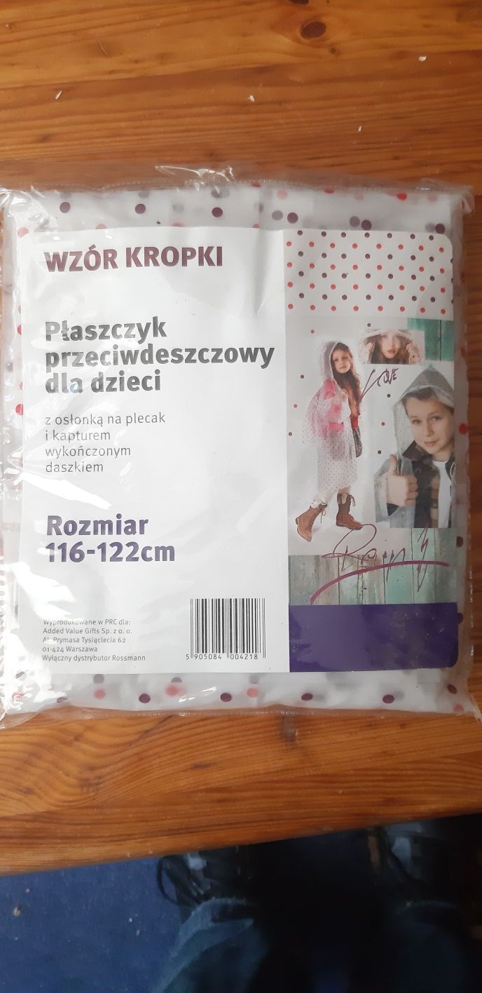 Płaszczyk przeciwdeszczowy dla dzieci .