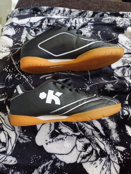Kipsta halówki adidasy 32