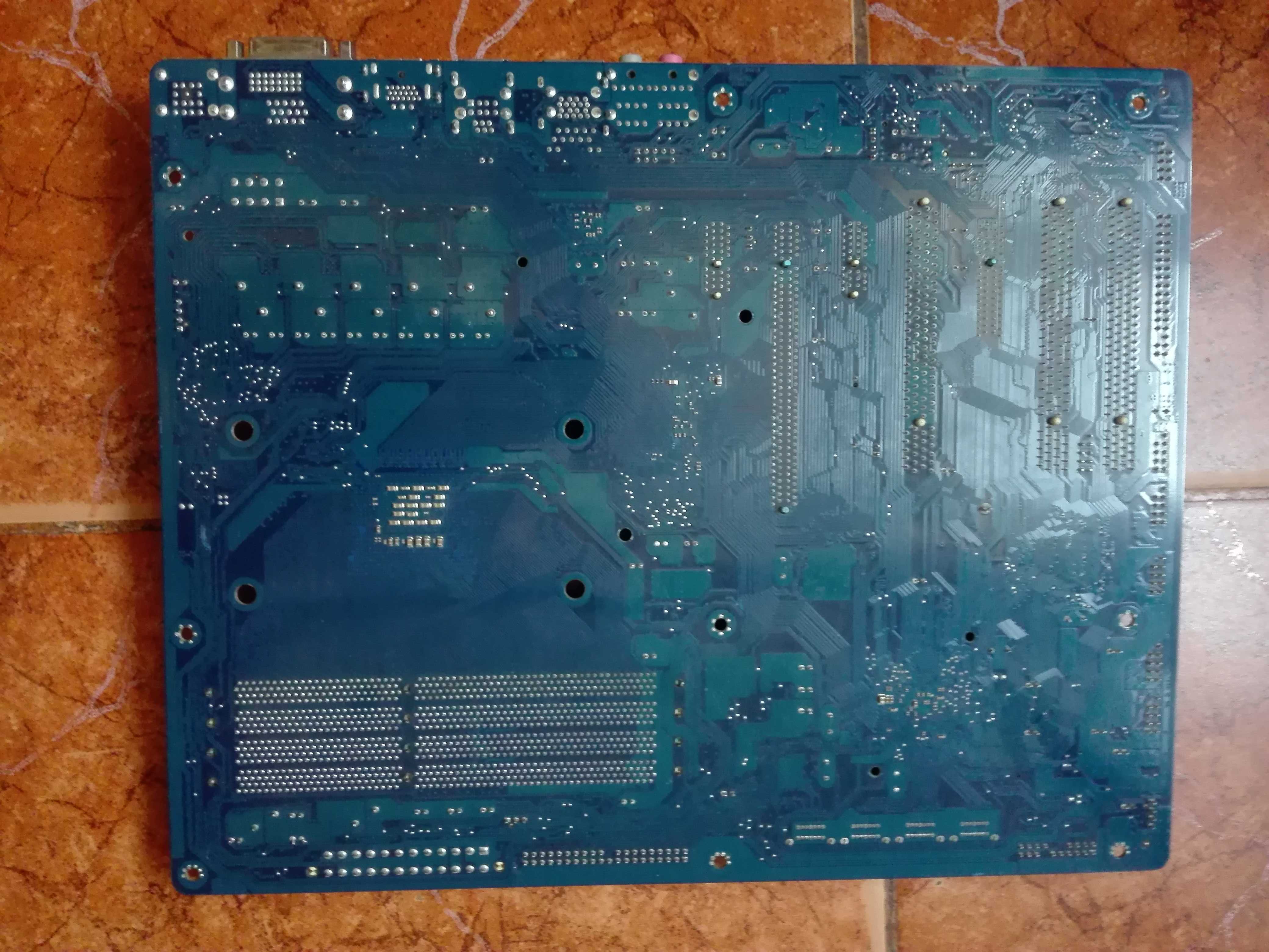 Gigabyte GA-880GA-UD3H не робоча