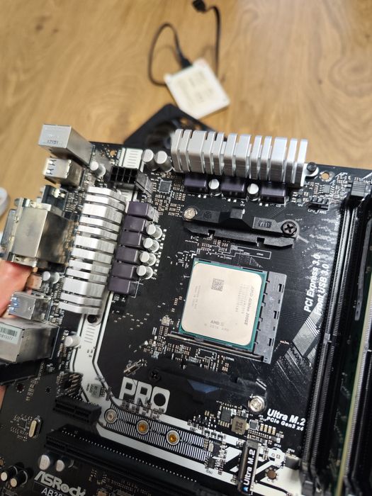 Материнська плата ASRock b350m pro4 + 16gb ddr4 am4