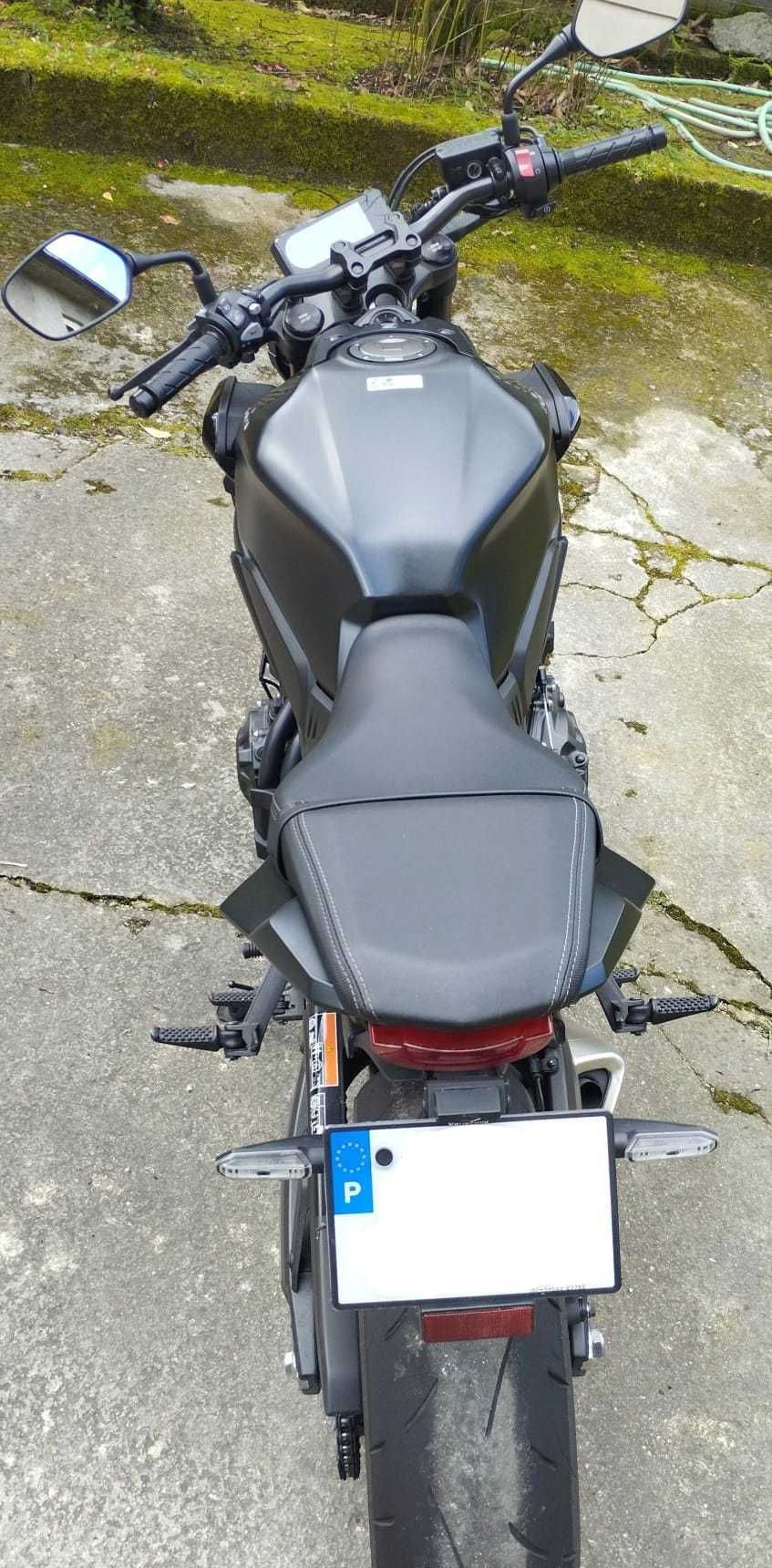 Vendo CB 650 R 2023 + extras
