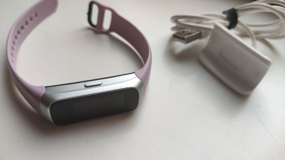 Фитнес-браслет Samsung Galaxy Fit (SM-R370).Смарт часы.