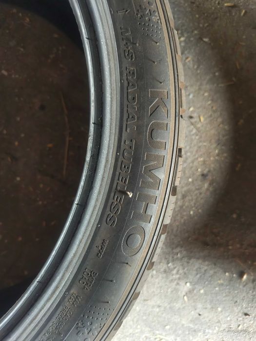Opony zimowe uzywane 225 40 R19 Kumho 2024 rok 2 sztuki z95