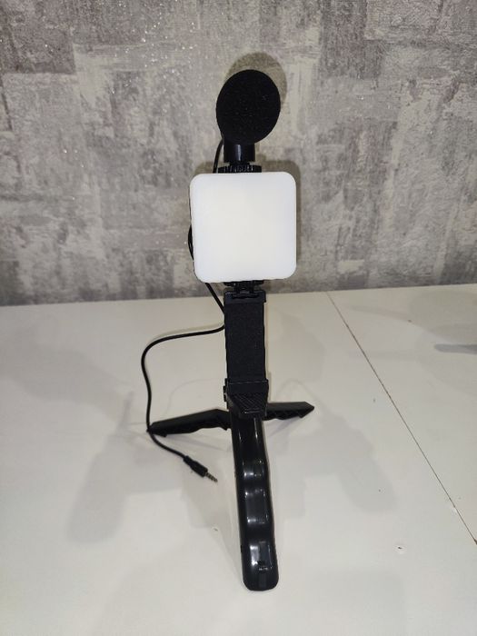 Набір блогера: штатив, трипод, тримач для телефона з підсвічуванням і