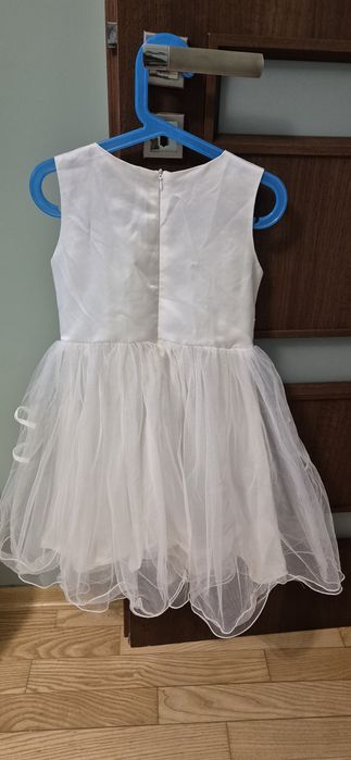Biała sukienka tiulowa 128