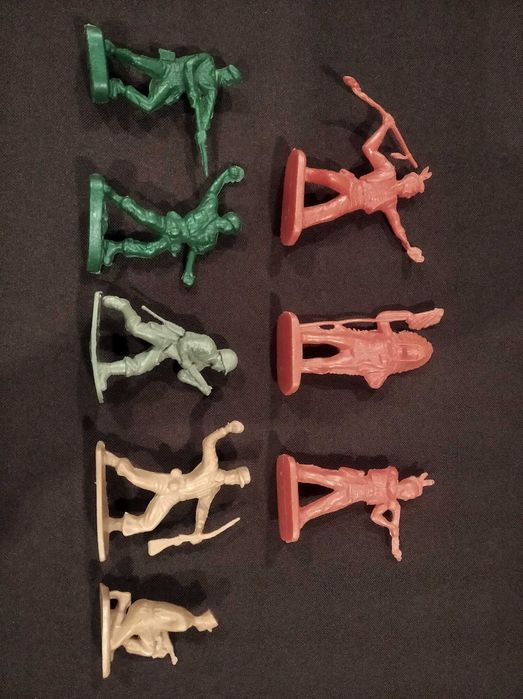 Figuras monocromáticas vintage - índios e soldados