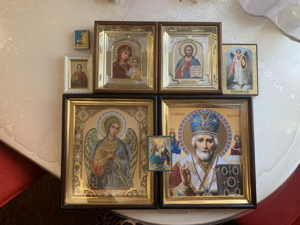 Иконы разные, натур дерево, большие и малые