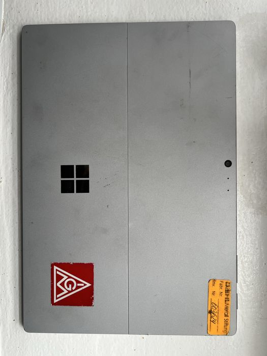 Microsoft Surface Pro 5-(i5-7300U/8 ОП/256 гб)
