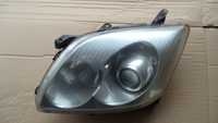 Farol Toyota Avensis ano 2004 ( com pequeno defeito)