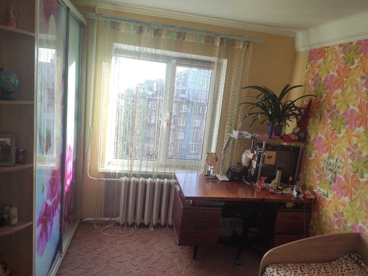 3х кімнатна квартира в Комунарському районі, Чумаченко 5/9.