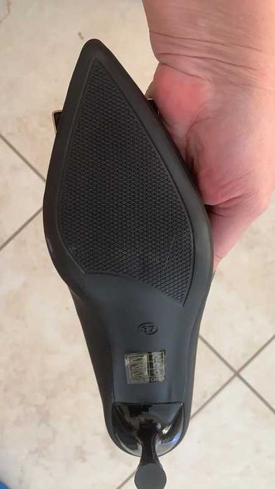 Sapatos com salto pretos