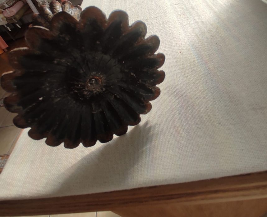 Par de castiçais, muito antigos em ferro* RESERVADO *