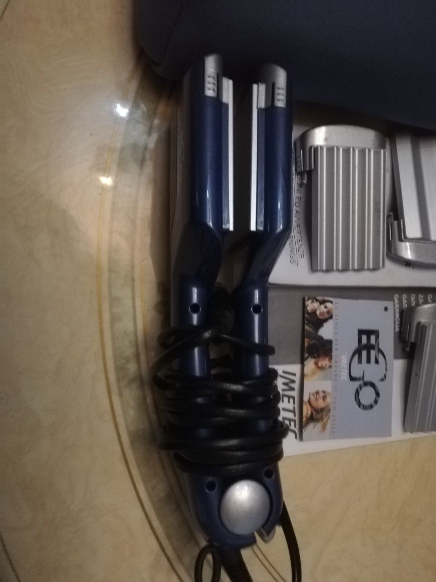 Prancha com kit de alisamento e frisamento