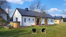 Nowy domek do 18 osób. Sauna, bania z jacuzzi. 90 km od W-wy.